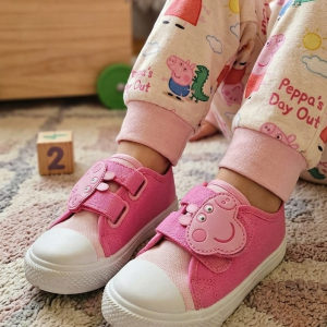 Детски Гуменки „Peppa Pig Pink“ – Любимата героиня във всяка крачка! Детски Гуменки „Peppa Pig Pink“ – Любимата героиня във всяка крачка!
