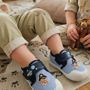 Детски Пантофи „Little Pirate Monkey“ – За Малки Откриватели и Големи Приключения Детски Пантофи „Little Pirate Monkey“ – За Малки Откриватели и Големи Приключения