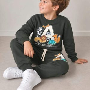Детски екип „Animals A / Life is Better with Animals“ – Тъмнозелен (Храст/Тъмно каки) Детски екип „Animals A / Life is Better with Animals“ – Тъмнозелен (Храст/Тъмно каки)